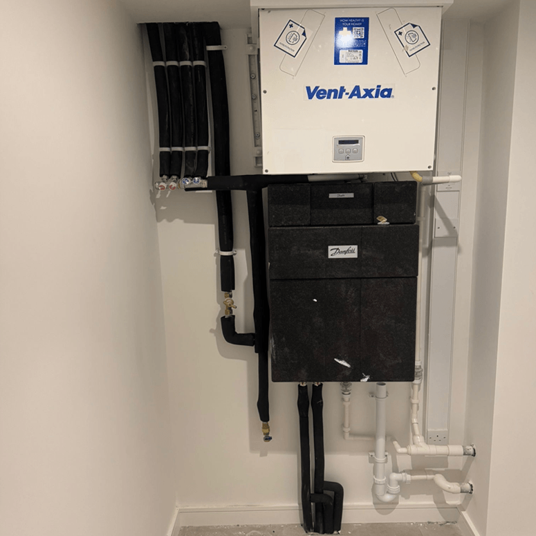 Wandsworth Plumber, Respond Quickly, Upfront Pricing, Highly Rated Plumbers, Bank Holidays, Excellent Customer Service, Offer Competitive Rates, Transparent Pricing on All Plumbing Work, Customer Satisfaction, Top Shape